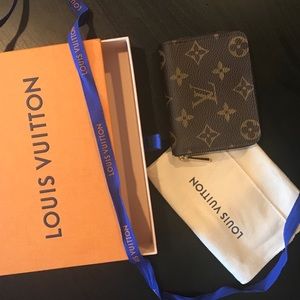 NEVER USED - Zippy Coin Louis Vuitton Wallet